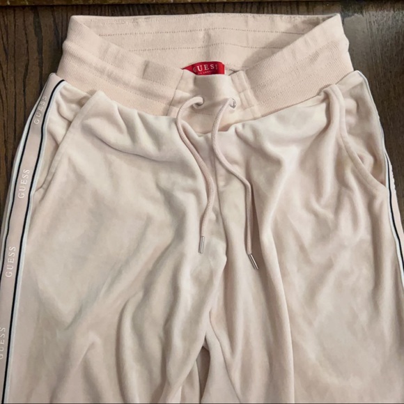 GUESS - Picture 2 of 3